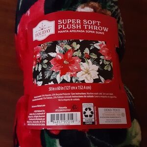 Poinsettia Super Soft Plush Throw